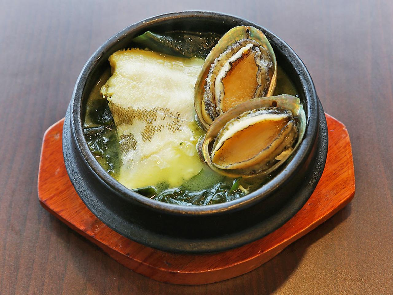 Plaice Seaweed Soup with Abalone