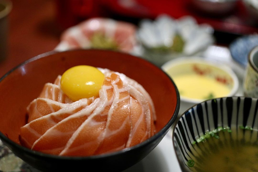 Soy Sauce Marinated Salmon with Rice