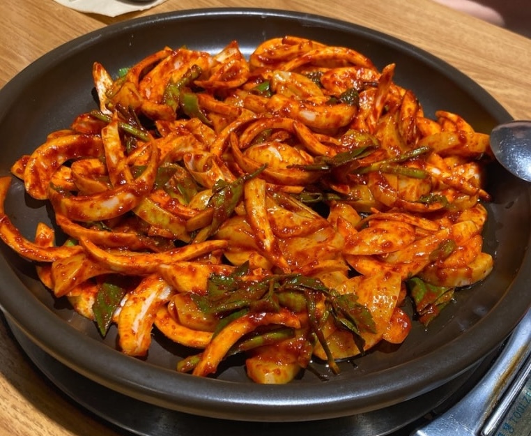 Stir-Fried Squid and Pork on an Iron Plate