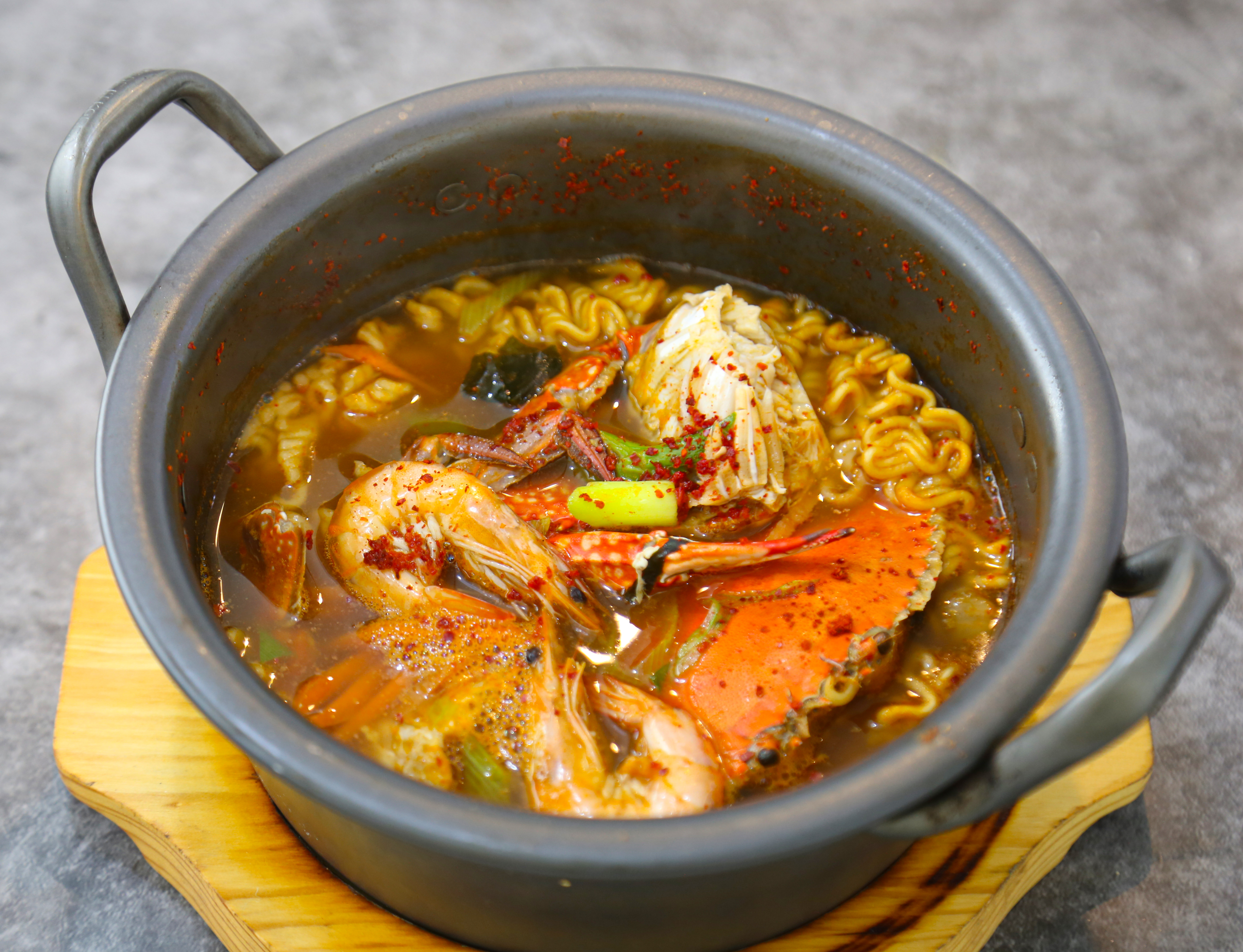 Instant Noodles with Seafood and Blue Crab