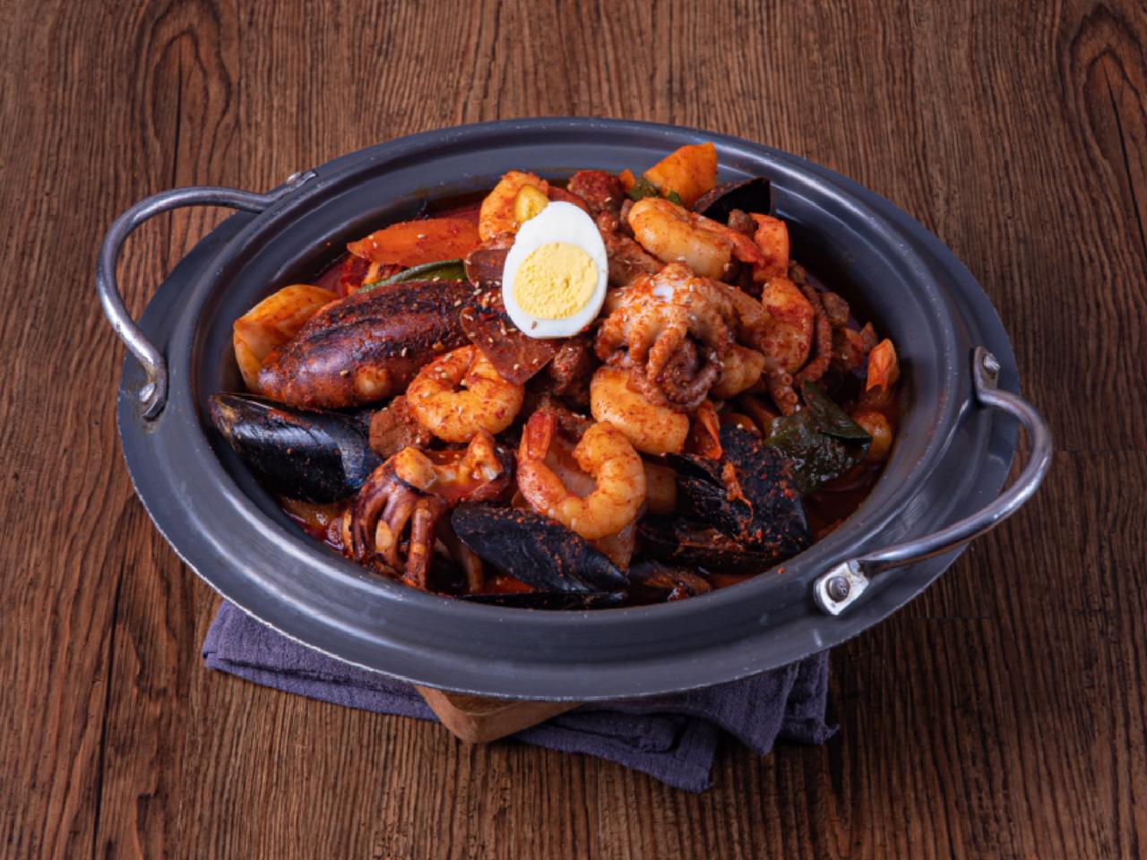 Spicy Braised Seafood and Galbi