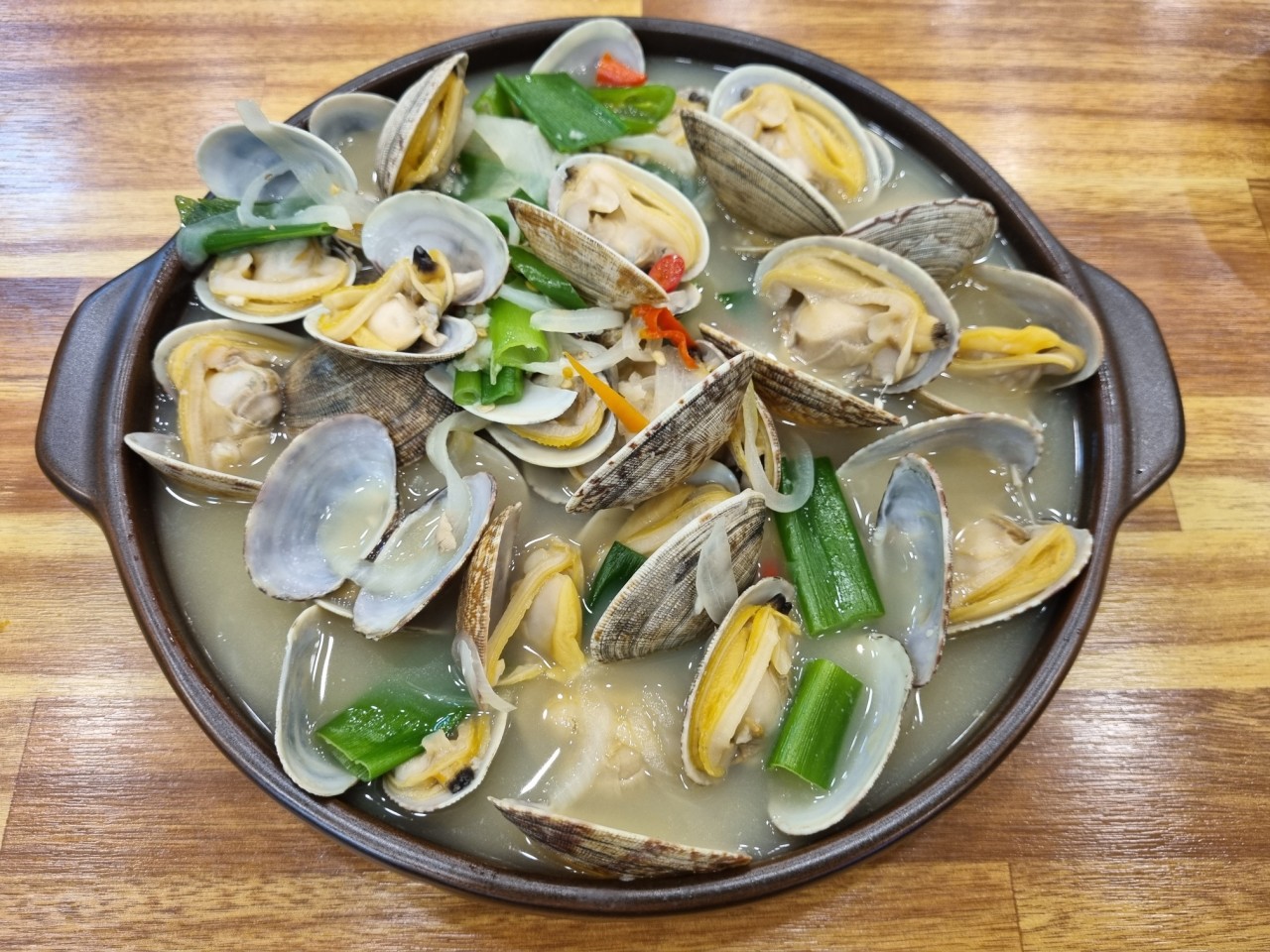 Steamed King Clams with Alcohol