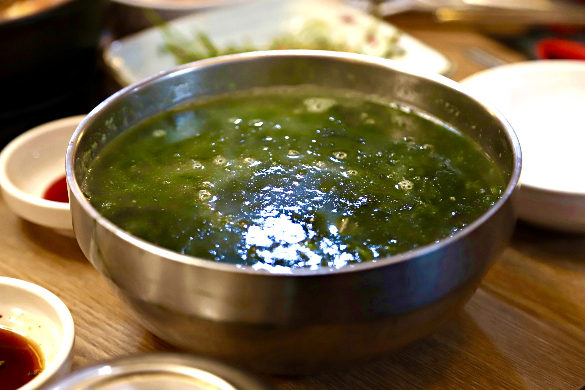 Seaweed Fulvescens and Sliced Rice Cake Soup (Early November ~ March)