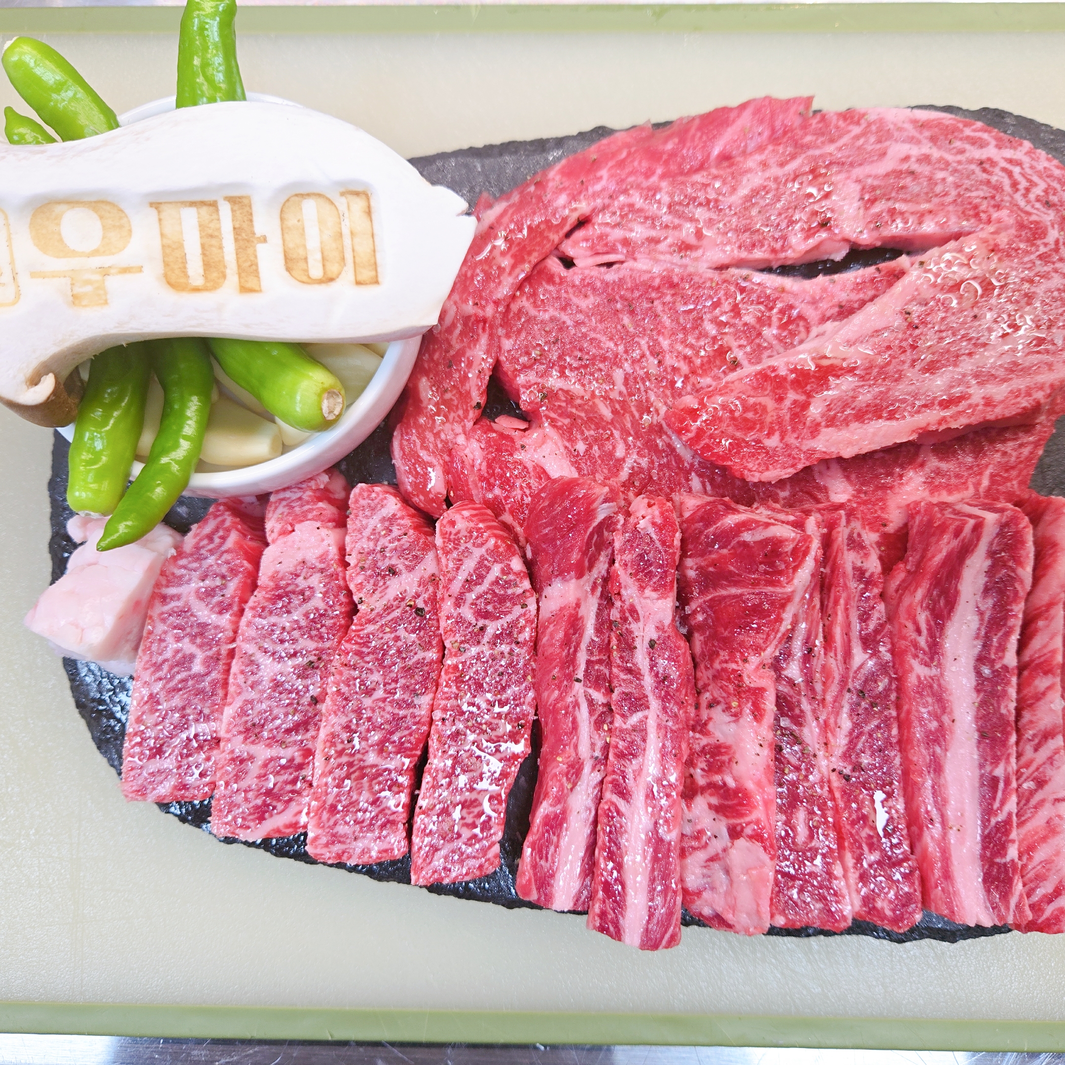 Umai Assortment (Aged Fresh Korean Beef Sirloin 300g + Galbi 200g + Boneless Galbi 100g)
