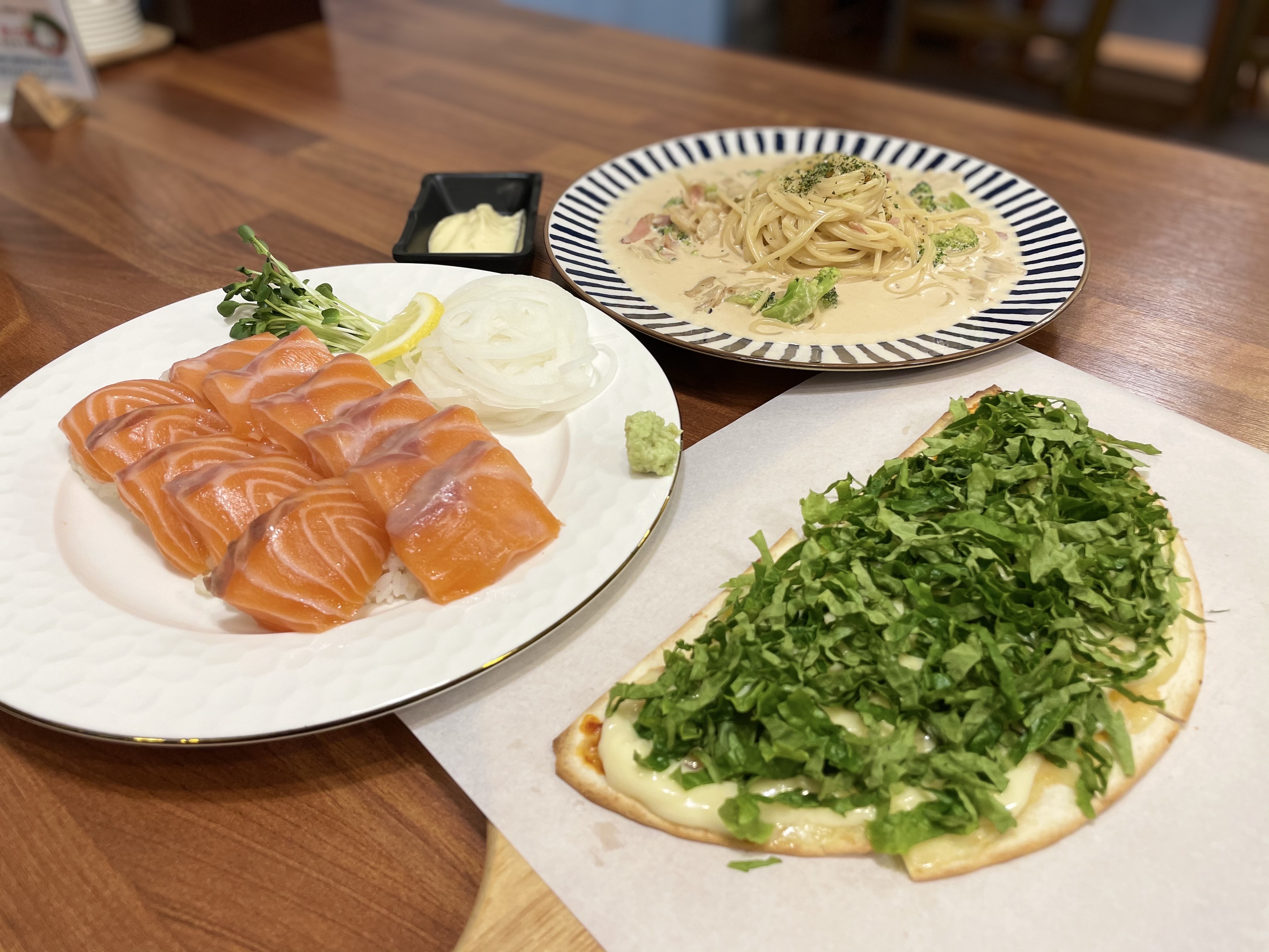 Salmon 10Pcs + Green Monster Half + Cream Pasta (2 Persons)