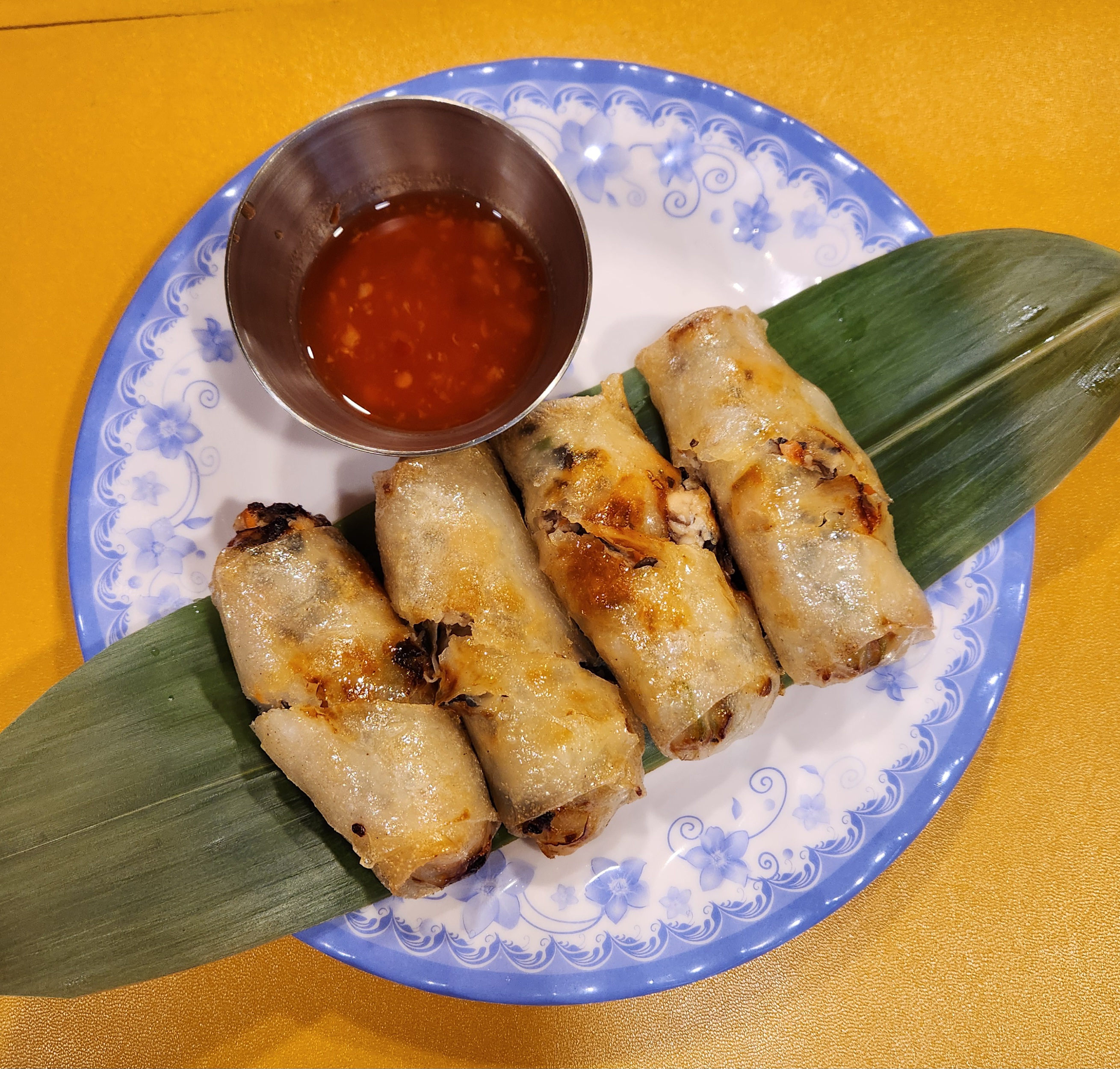 Nem (Deep-fried Spring Rolls) 4pcs