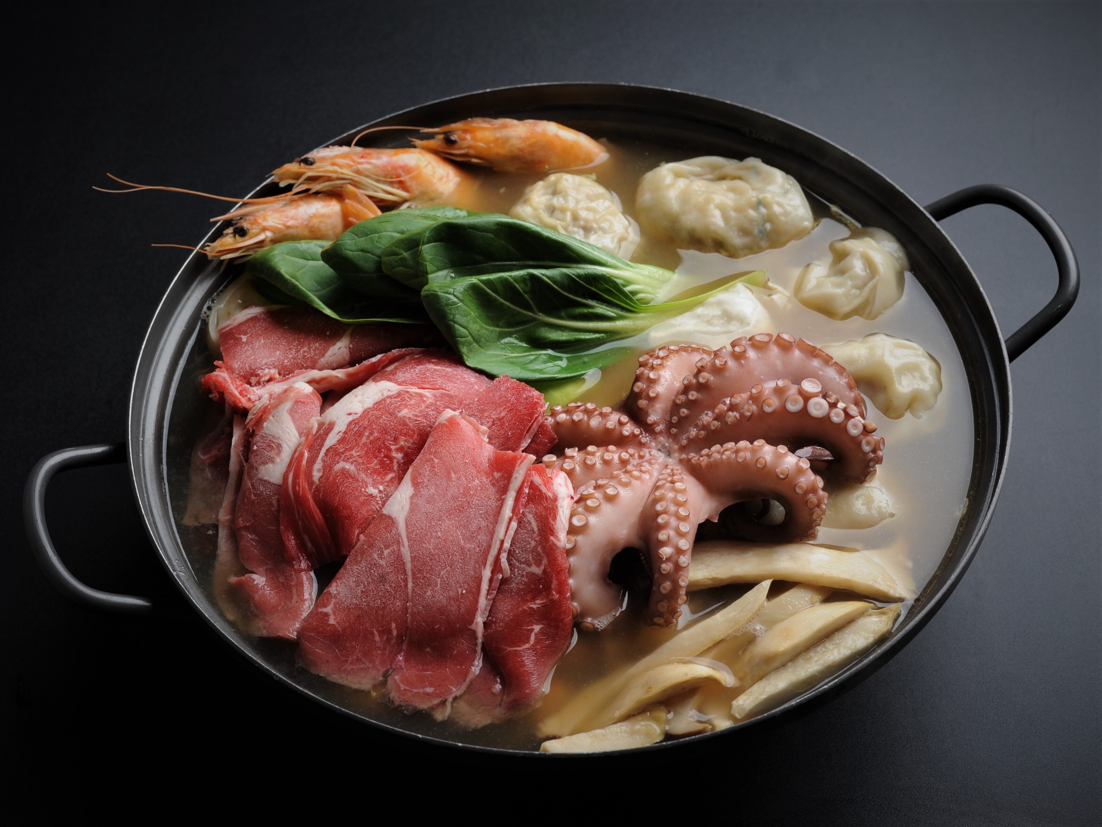 Special Dumpling Hot Pot (for 4 people)