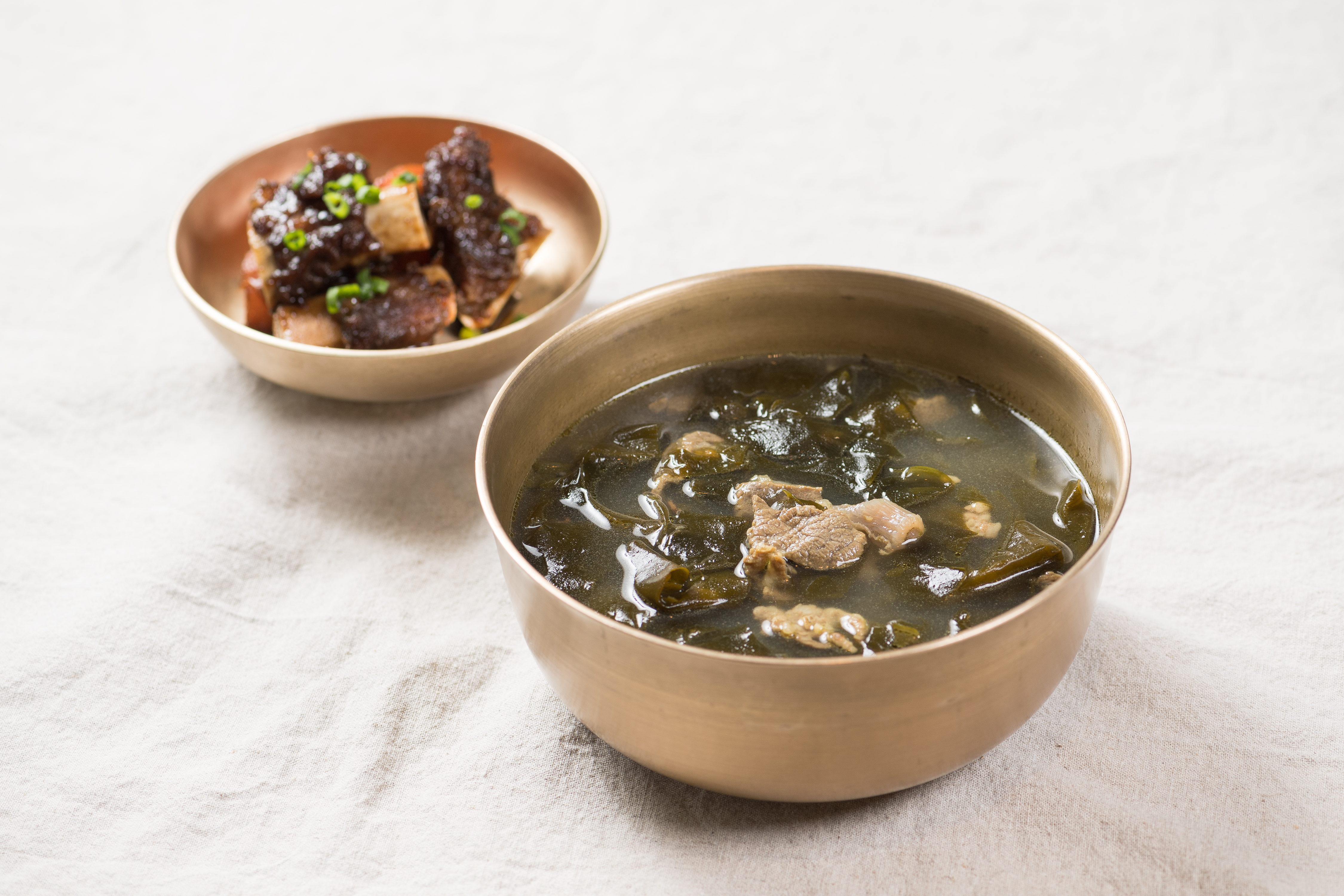 Gijang Seaweed Soup Set Menu (Miyeokguk Bansang)