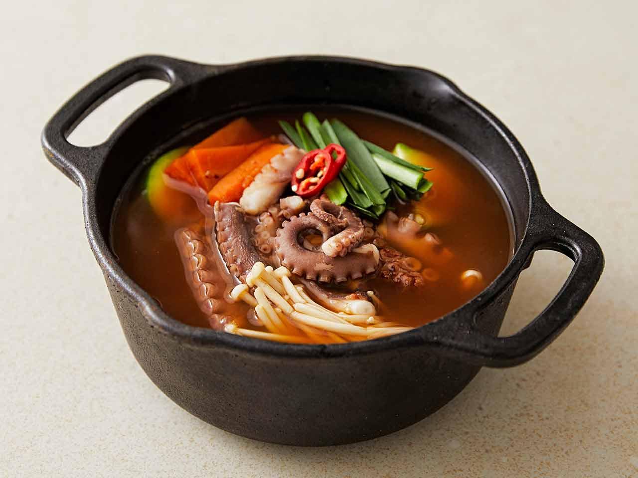 Live Octopus Hot Pot