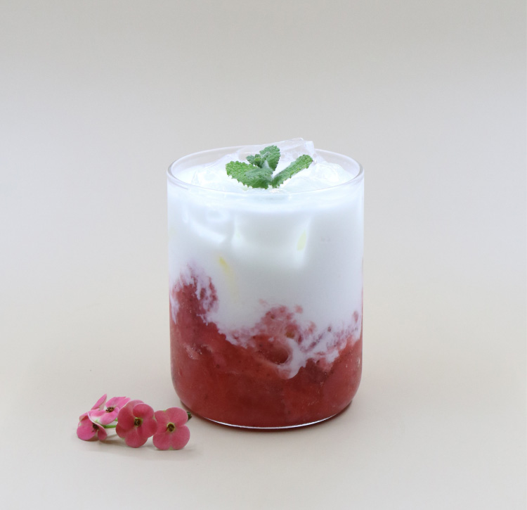 Sancheong Strawberry Latte (Iced)