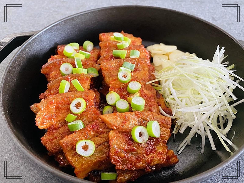 Red Pepper Paste Pork Belly + Traditonal Soybean Paste Jjigae (Order Available for 2 or More People))