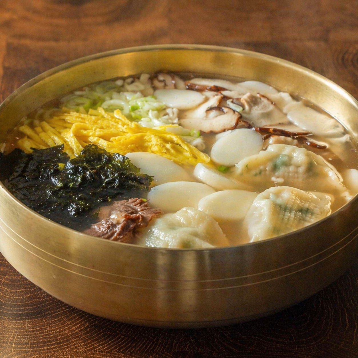 Sliced Rice Cake and Mandu Soup
