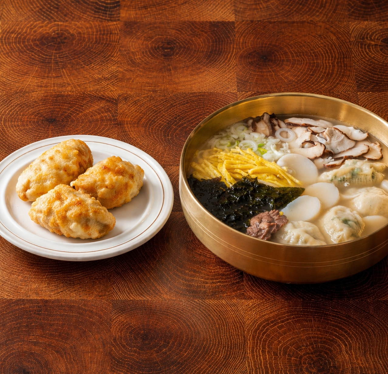 Sliced Rice Cake and Mandu Soup Combo