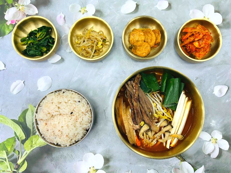 Spicy Premium Beef Bone and Mushroom Soup