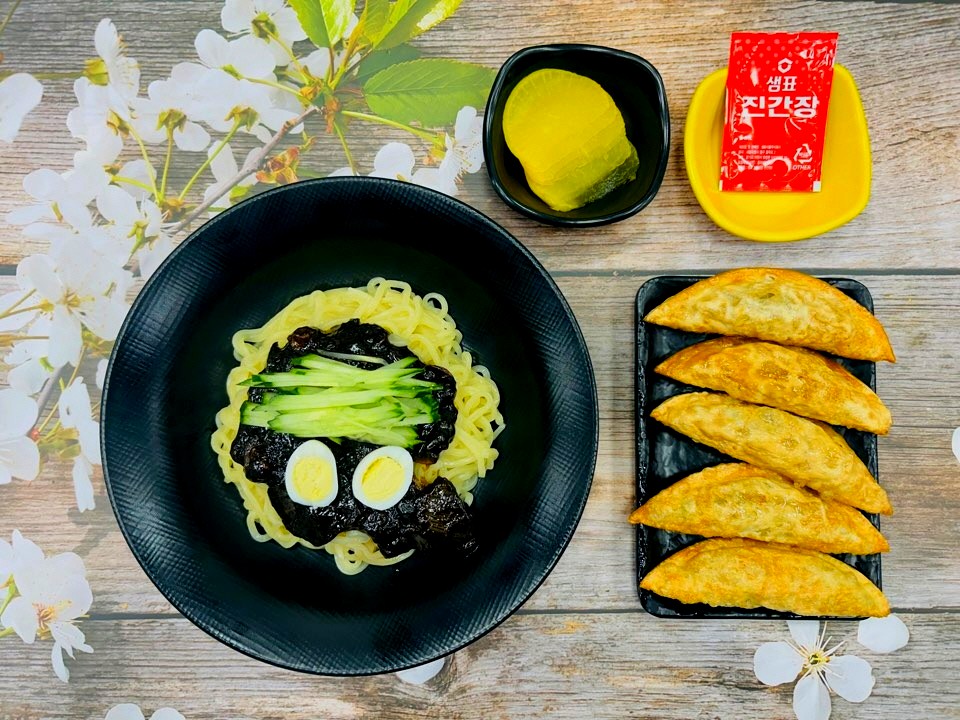 Black Bean Sauce Noodles and Mandu Set Menu