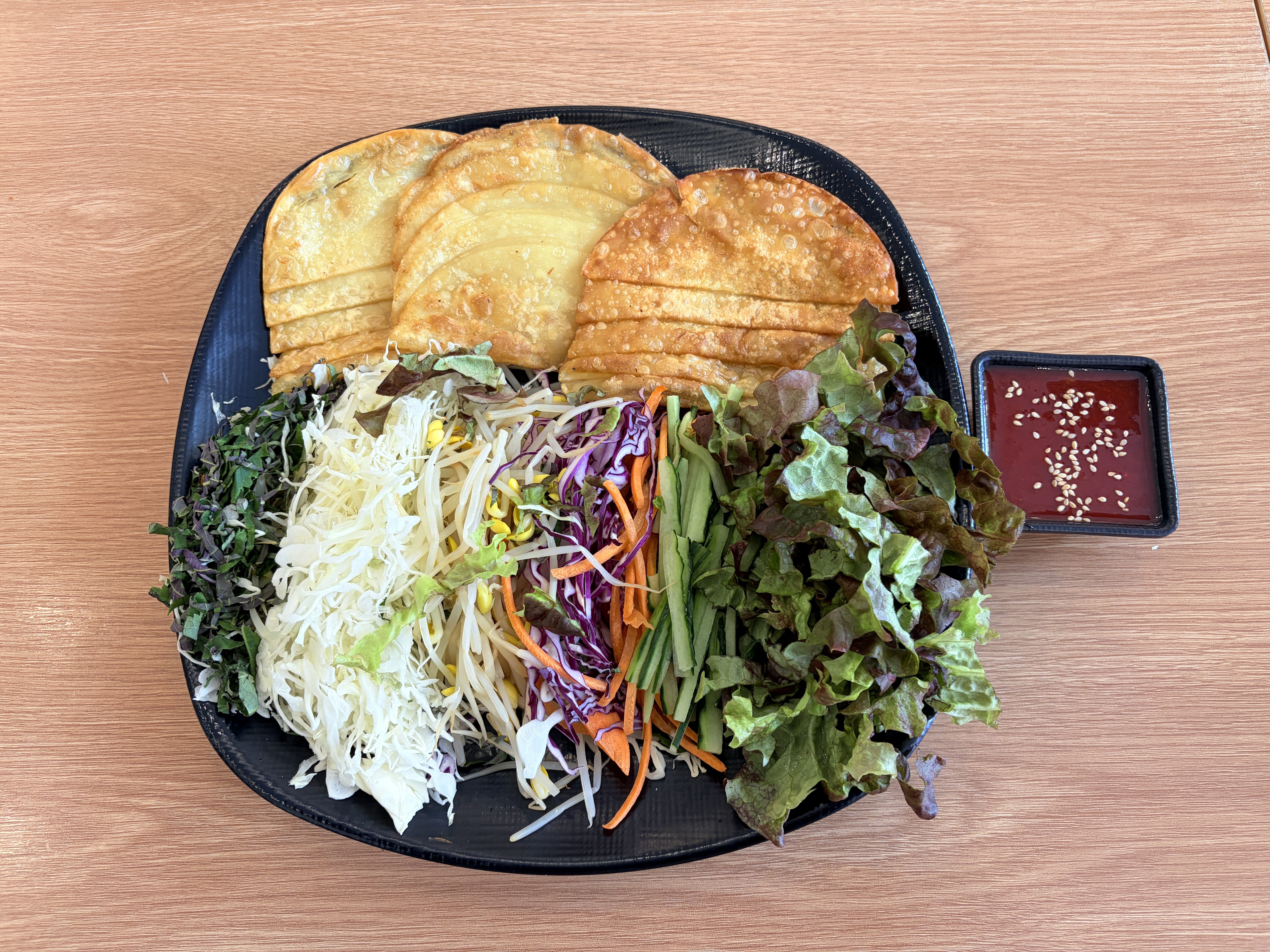 Flat Mandu with Spicy Mixed Vegetables