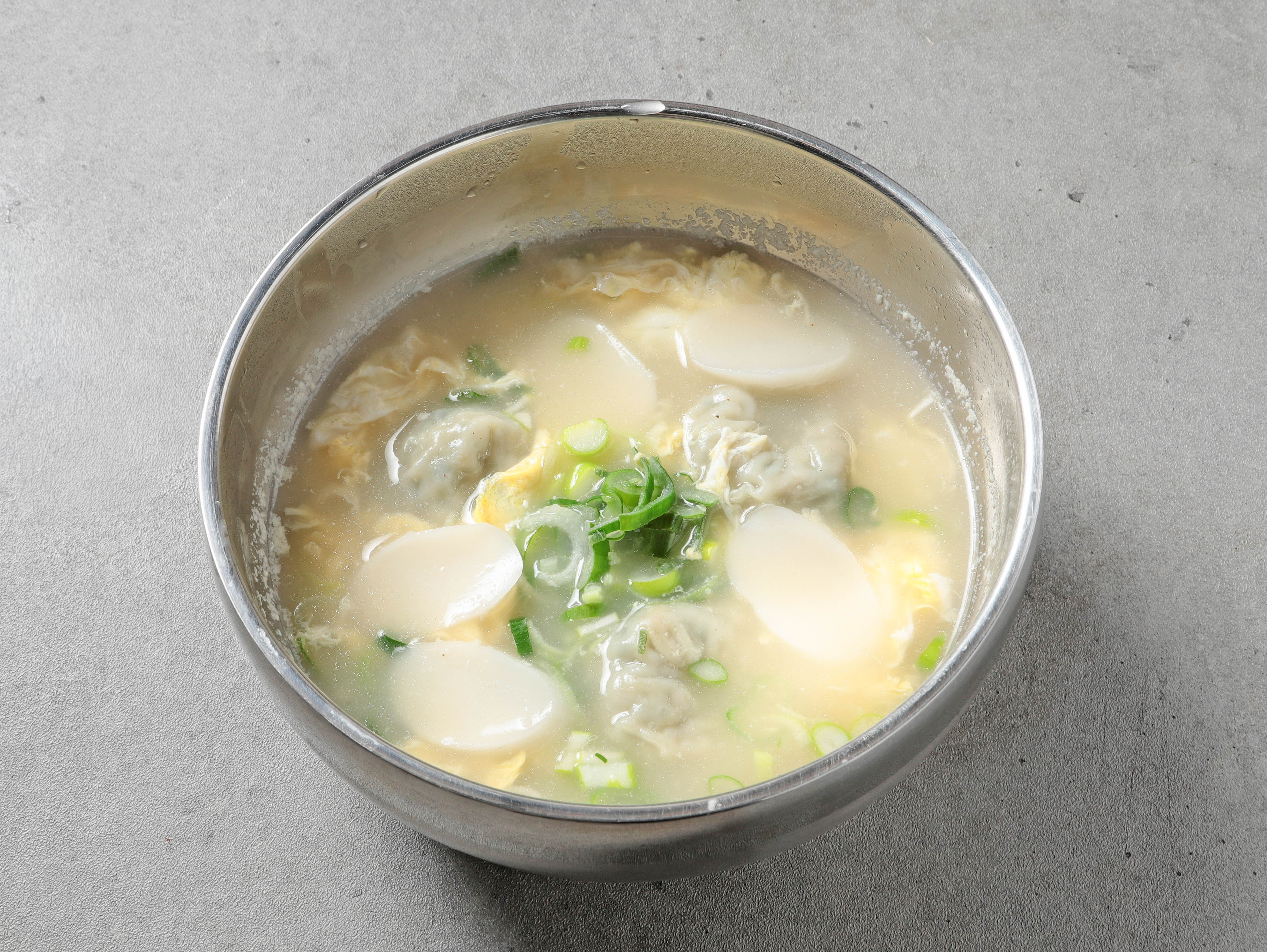 Sliced Rice Cake and Mandu Soup
