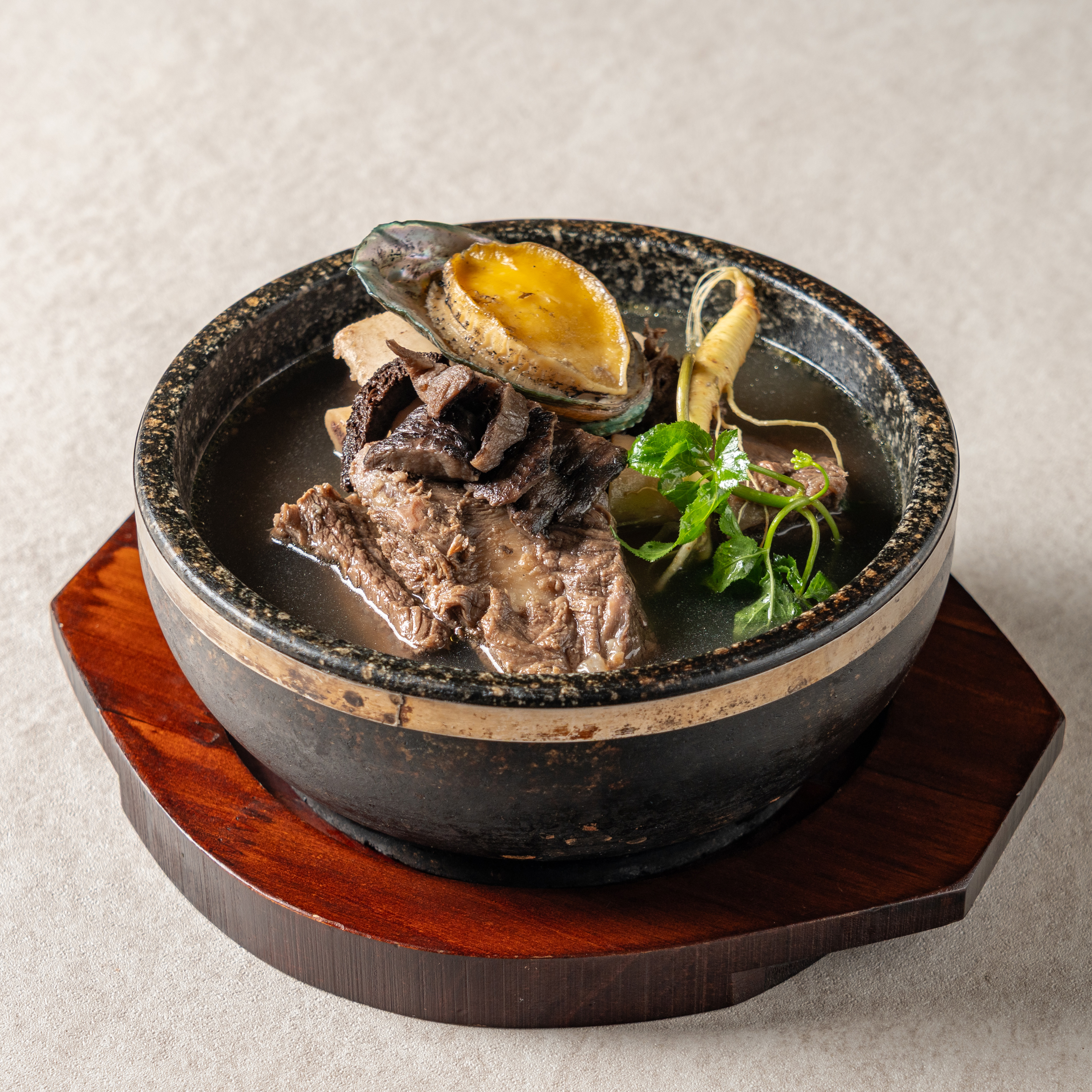 Premium Galbi Soup (including live abalone, shingled hedgehog, wild ginseng)
