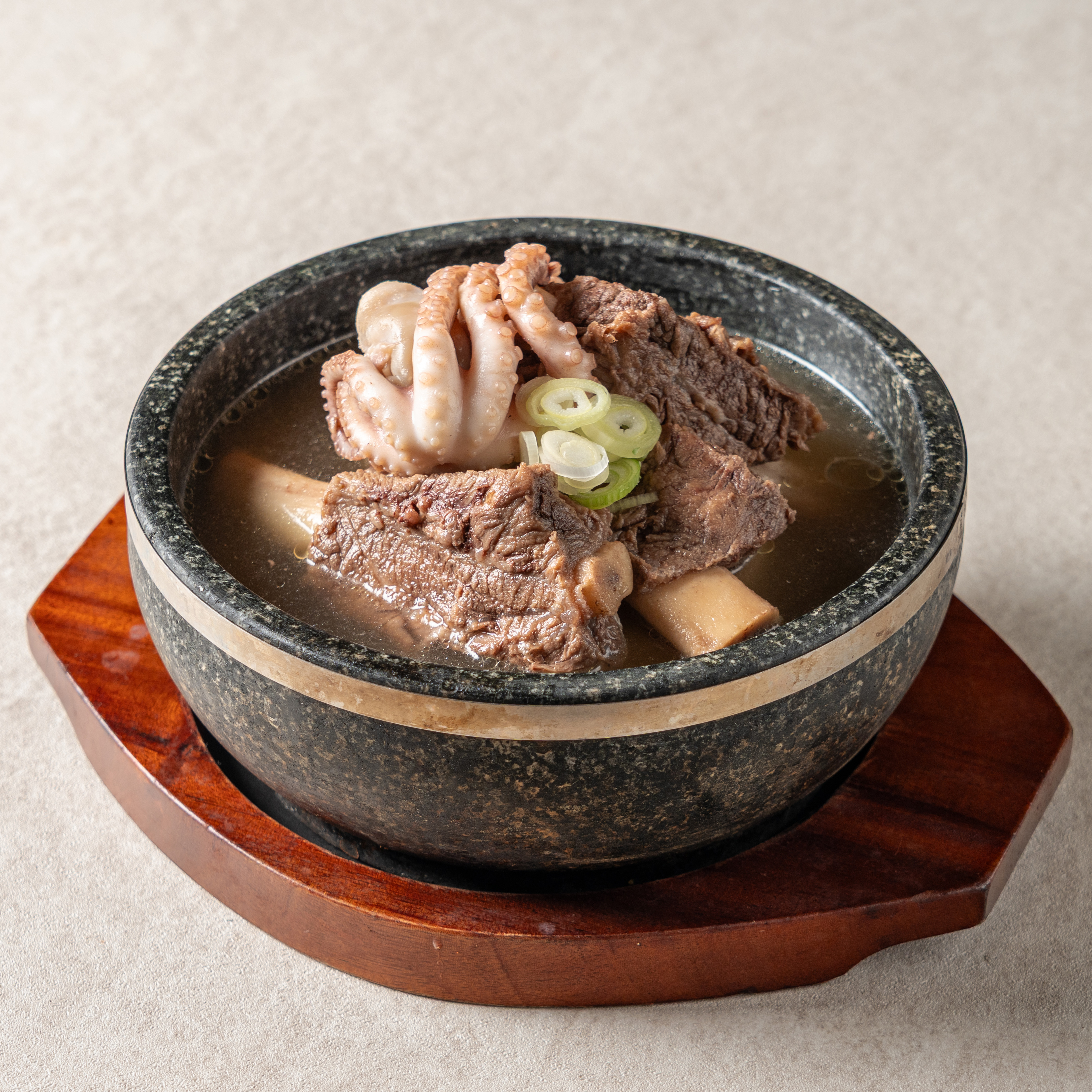 [Seasonal Menu] Octopus and Galbi Soup